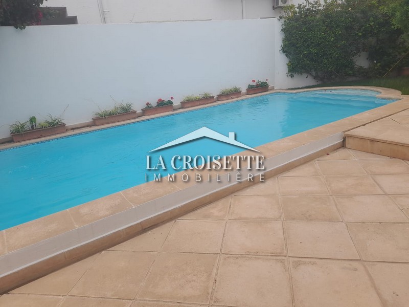 Villa S+5 avec piscine à La Marsa